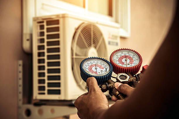 Professional Hvac technician working in Lakeview, OR